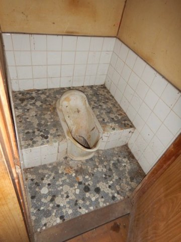 倉敷IC近くの倉庫のトイレ