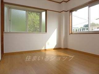 広島市安佐北区落合南２丁目のアパートの寝室