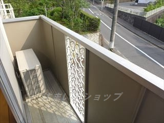 広島市安佐北区落合南２丁目のアパートのバルコニー