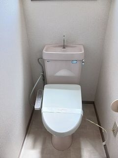 広島市安佐北区落合南２丁目のアパートのトイレ|シャワートイレ・窓あり