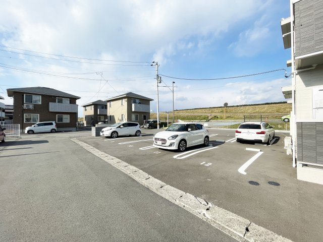 シャルマン上吉野の駐車場
