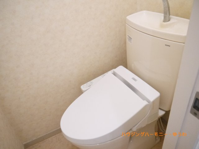 【トイレ】 | カースル常盤台 | トイレには、便利な手すりが設置されています。