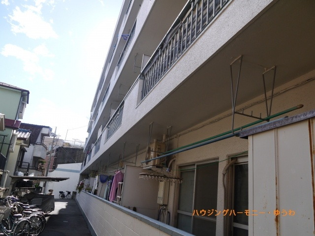 【外観】 | カースル常盤台 | 開放感ある立地。RC造のしっかりした建物です。