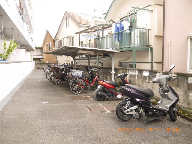 【その他共用部分】 | カースル常盤台 | 建物内に、便利な屋根付き駐輪場有ります。