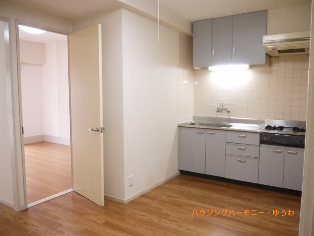 【居間・リビング】 | カースル常盤台 | 室内、大変キレイにお使いです。