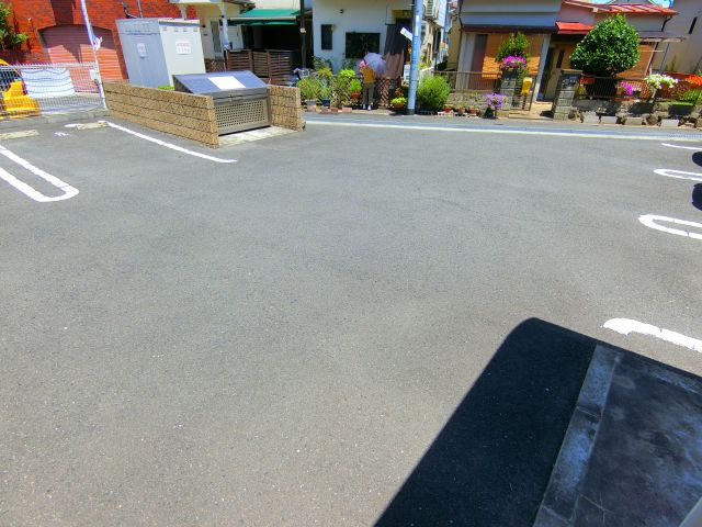 フィオーレ松ヶ丘の駐車場