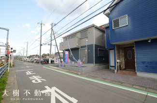【前面道路含む現地写真】