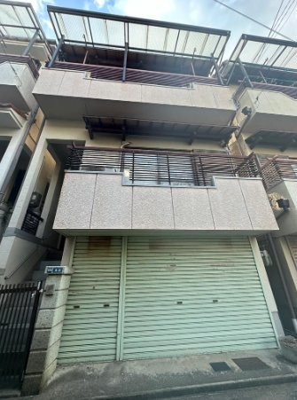 常称寺町　中古一戸建ての駐車場|シャッター車庫
■物件内覧・資金計画相談・住宅ローン相談、リフォーム相談、お問合せ受付中■
※当日・翌日のご内覧、ご相談はお電話でのお問合せがスムーズです！