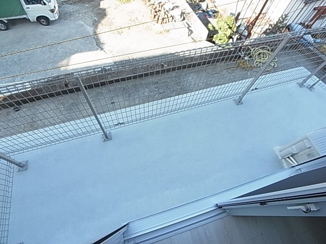 神戸市長田区大谷町３丁目のアパートのバルコニー