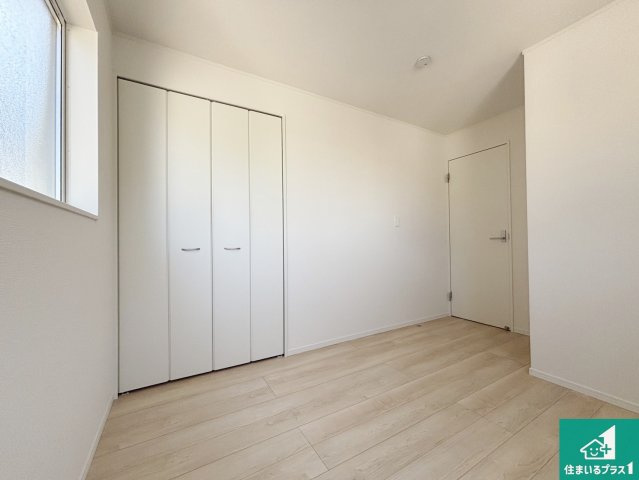 22(土)23(日)24(祝)現地説明会開催　大和郡山市小南町の洋室|シンプルな洋室は、自分好みのインテリアが楽しめます♪ご家族とインテリアや家具を選びに行くのは新築購入時の醍醐味の一つです。ぜひお楽しみください♪