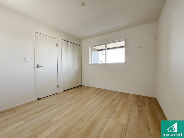 22(土)23(日)24(祝)現地説明会開催　大和郡山市小南町の洋室|収納スペースが充実しているので子供の成長に合わせてたくさん収納ができます！家族構成に合わせた様々な活用ができる収納！