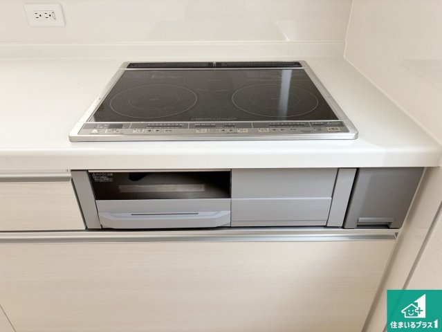 22(土)23(日)24(祝)現地説明会開催　大和郡山市小南町の設備|火を使わないので、安心なＩＨコンロ！でこぼこが無い構造なので、掃除もしやすく清潔に保てます！