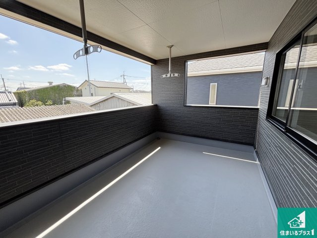 22(土)23(日)24(祝)現地説明会開催　大和郡山市小南町のバルコニー|ワイドバルコニーは洗濯物を干すスペースが広いのでご家族が多くても安心！