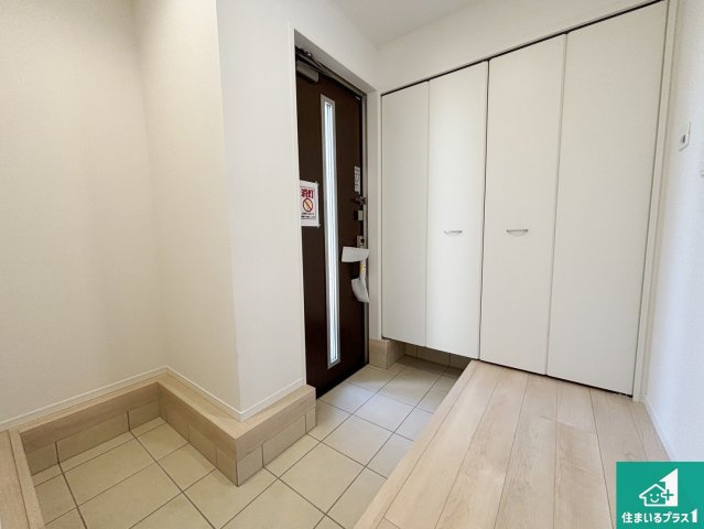 22(土)23(日)24(祝)現地説明会開催　大和郡山市小南町の玄関|シューズボックスにはたくさんの靴が収納できるので玄関周りはいつもスッキリ！ご家族が増えても安心！