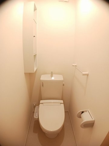 ＪａｄｅＨｏｕｓｅ　Ａのトイレ|落ち着いた色調のトイレです