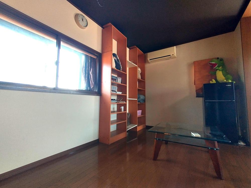 錦町　中古一戸建ての子供部屋|洋室7.5帖　南東向き
■物件内覧・資金計画相談・住宅ローン相談、リフォーム相談、お問合せ受付中■
※当日・翌日のご内覧、ご相談はお電話でのお問合せがスムーズです！