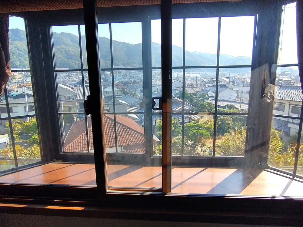 錦町　中古一戸建ての内装|出窓
■物件内覧・資金計画相談・住宅ローン相談、リフォーム相談、お問合せ受付中■
※当日・翌日のご内覧、ご相談はお電話でのお問合せがスムーズです！