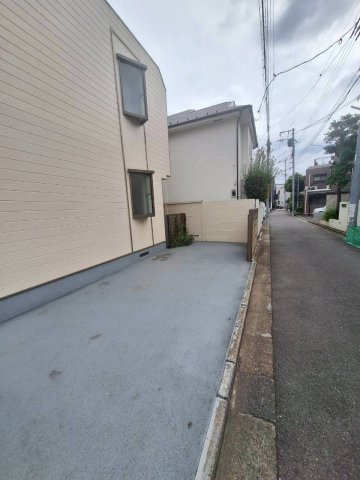 フラット永福の駐車場