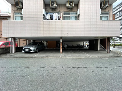 【駐車場】 | 鴻臚館 | 駐車場です