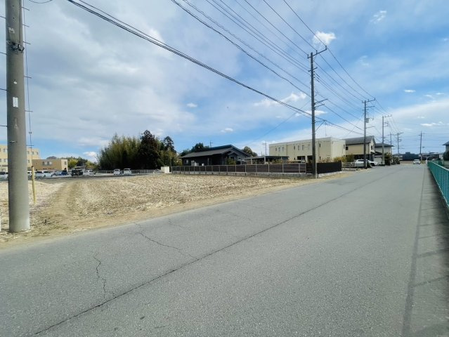 敷地面積７２坪～　売地　川越市久下戸の前面道路含む現地写真|西側6.3ｍ公道に16ｍ以上の接道で、お車の出し入れもラクラクです♪
東側2.5ｍ公道