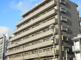 【外観】 | 鉄筋コンクリート造のがっちりとした建物。