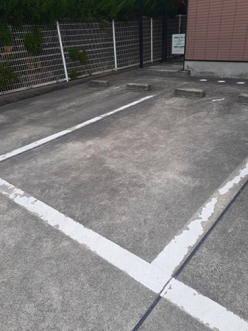 メゾン・ユニソールの駐車場