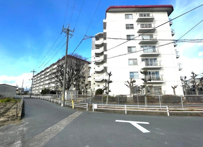 イトーピア向日マンションA棟の外観|実際に現地をご見学されることで、暮らしのイメージを出来ることができます♪周辺の環境も合わせてご案内いたしますので、是非お気軽にお問合せください！