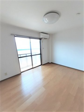 イグレック。楯　Ｂの内装