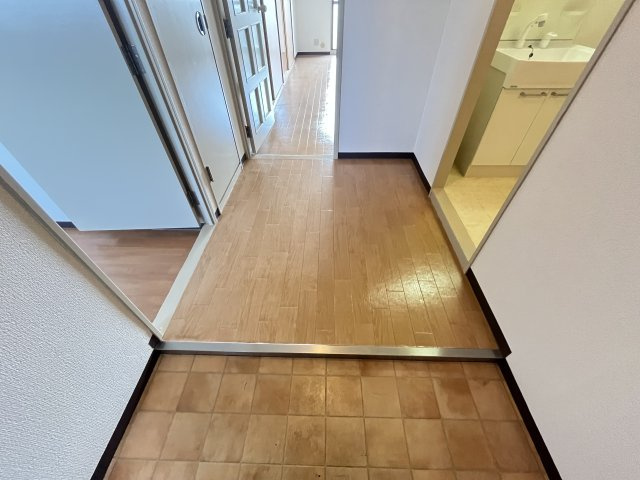 メゾングリフィンの玄関