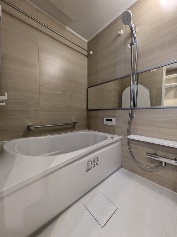 【浴室】 | 半身浴もゆっくり楽しめる広々浴室