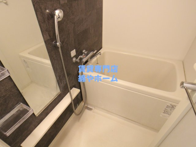 グランパシフィックPINE Luxeの浴室|落ち着いた空間のお風呂です