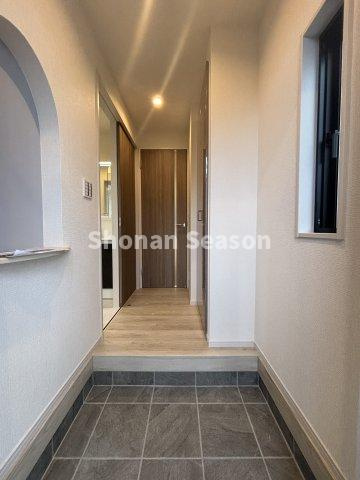 【玄関】 | 魅せる収納が楽しめるニッチ！
玄関スペースがグッと華やかな印象になりますね♪