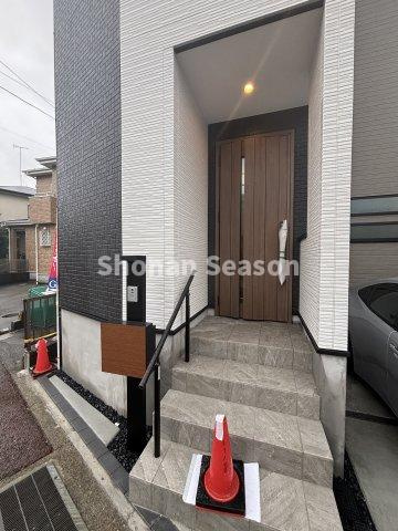 【設備】 | 来訪者を目視できるモニターフォンを搭載！
女性・お子さま一人での留守番時も安心ですね♪