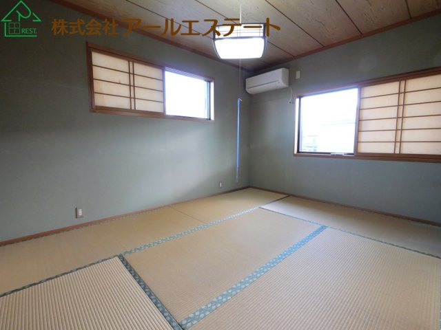 加古川市西神吉町岸　　JR「宝殿駅」徒歩18分の寝室
