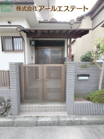 加古川市西神吉町岸　　JR「宝殿駅」徒歩18分の玄関