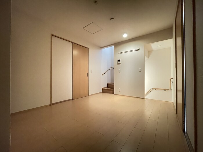 カレッツァⅡ番館の洋室|２Fホール