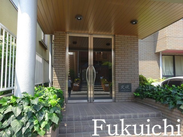 フォーリスト自由が丘のエントランス