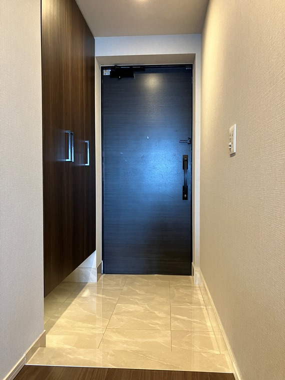 ヴェレーナシティ鎌倉深沢の玄関