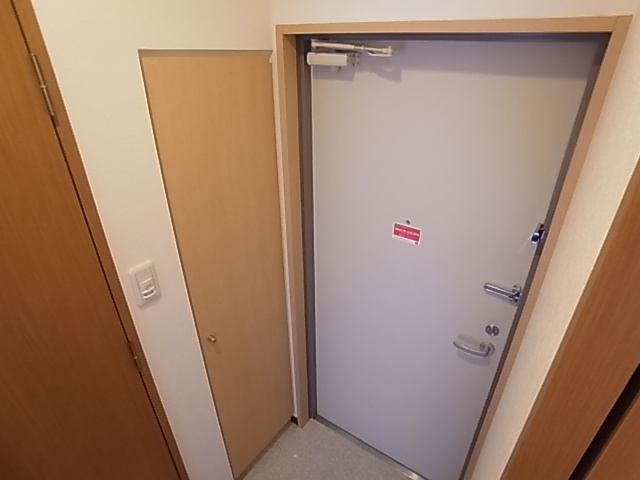 神戸市兵庫区駅南通２丁目の賃貸マンションの玄関|シューズボックス付き