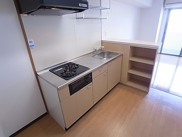 神戸市兵庫区駅南通２丁目の賃貸マンションのキッチン|システムキッチン（ガス２口）