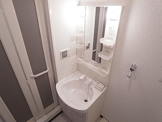 神戸市兵庫区駅南通２丁目の賃貸マンションの洗面所