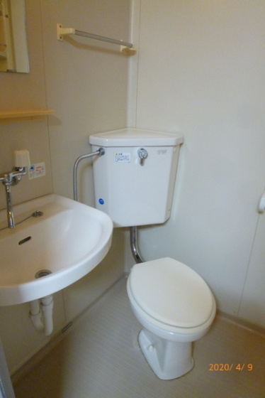 コーポ加月 A棟の洗面所|コンパクトで使いやすい洗面所※別号室の写真になります