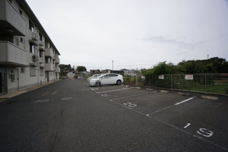 【駐車場】 | ※同物件・同タイプの写真です