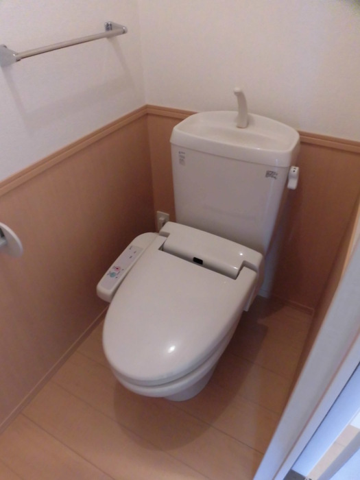 ヴィラ・モナリエールC棟のトイレ|C201 温水洗浄暖房便座