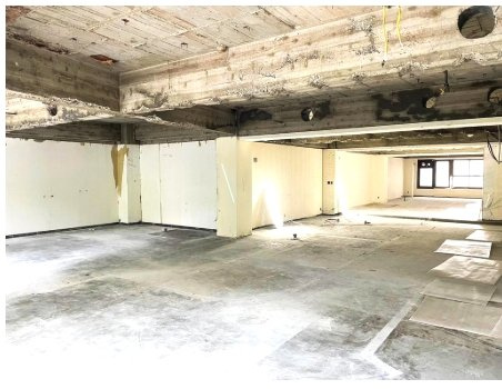 伊と幸ビルの内装