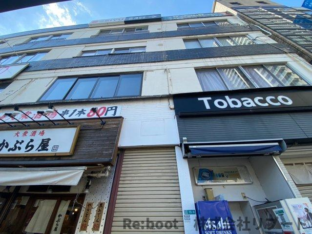 平井駅前ビルのエントランス