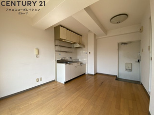 万和ビルの居間