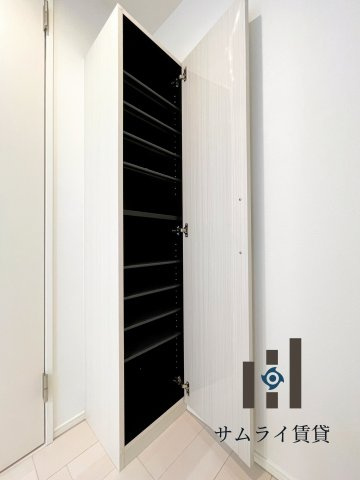 フォーラムエスの玄関