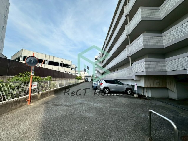 ラブリー姫路手柄山の駐車場