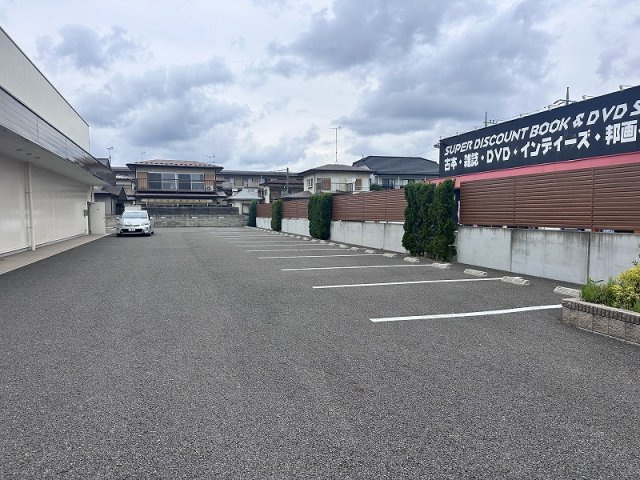 【駐車場】